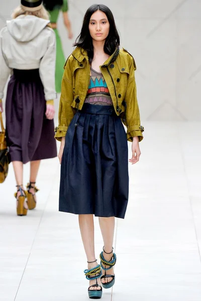 Look 16